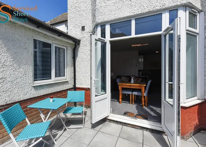 Two Bedroom Ground Floor Apartment Near The Beach