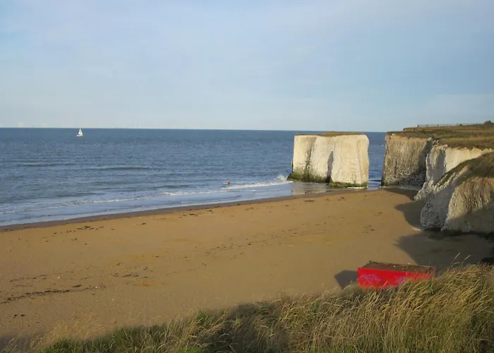 Two Bedroom Ground Floor Apartment Near The Beach
